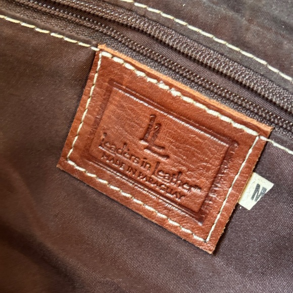 Leaders in Leather Whip Stitched small shoulder bag - Picture 5 of 6